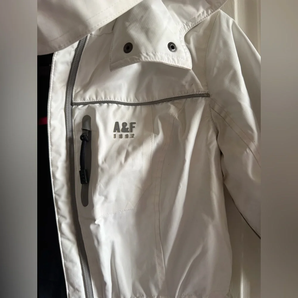 Abercrombie White Hooded Ski Jacket - Picture 7 of 11